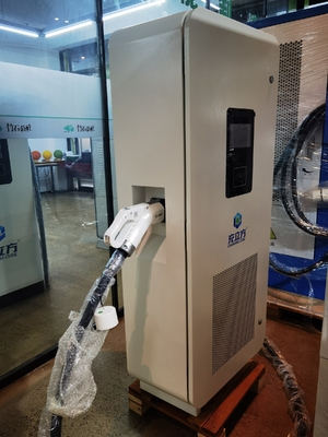 Neue weiße 120 kW integrierte Einzelgeschützene Elektrofahrzeugladestation für den gewerblichen und privaten Gebrauch