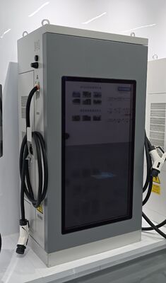 120kW Gleichstrom-EV-Ladegerät 55-Zoll-LCD-Werbebildschirm Dual Display CCS1 CCS2 CHAdeMO