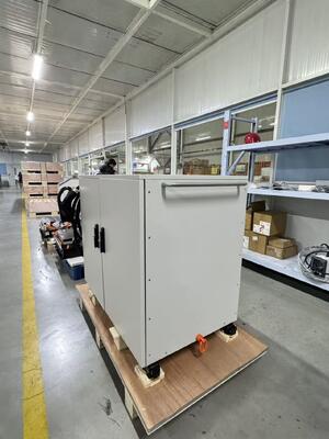 30 kW 26 kWh mobiles EV-Ladegerät, flüssigkeitsgekühlte, tragbare Energiespeicher-DC-Schnellladestation